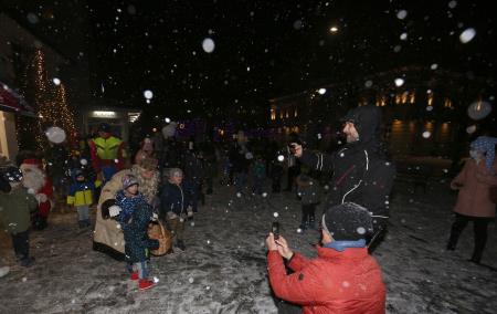 BOŽIČEK IN DEDEK MRAZ V CERKNICI 14 FOTO LJUBO VUKELIČ